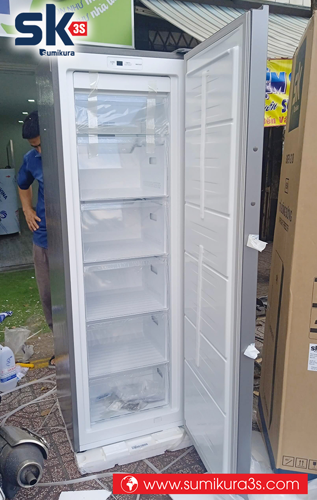 Bên trong Tủ đông đứng Sumikura SKFU-218HSN